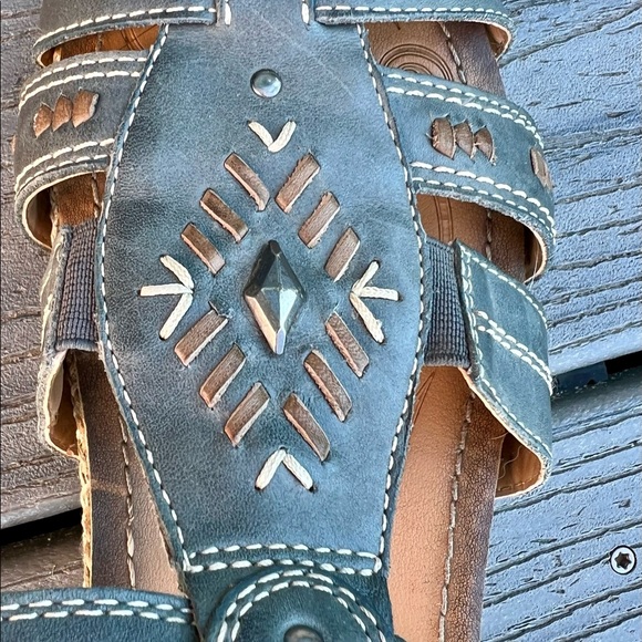 EUC. Earth Origins Sandals - Picture 6 of 6